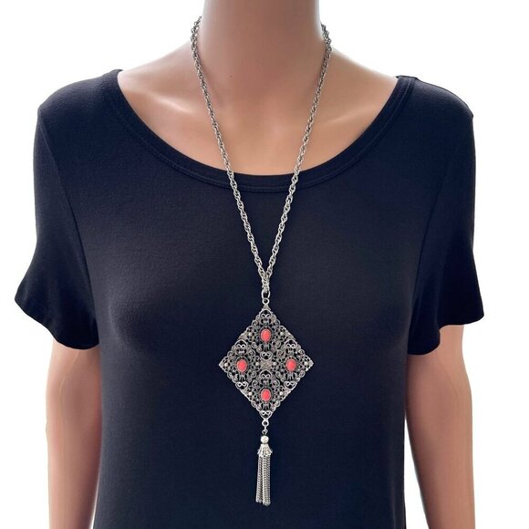 Vintage Tassel Pendant Necklace Clip on Earrings Set Silver Tone Coral - Picture 4 of 4